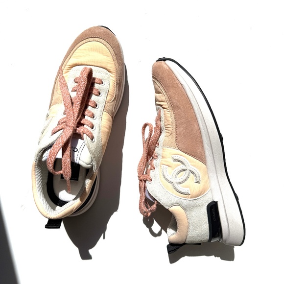 CHANEL CC Interlocking Multicolor Logo Light Beige, Gray 22P Sneakers - Picture 1 of 11